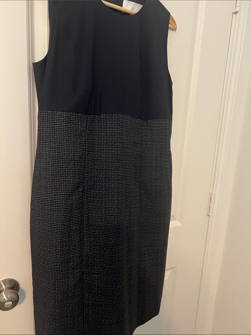 Hugo Boss dress. - Picture 3 of 9